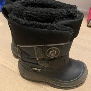 Yeti kids Black Winter Boots - toddler size 6